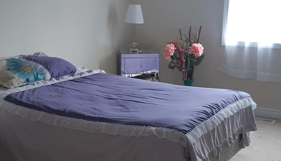 EDDY ABRIL's room