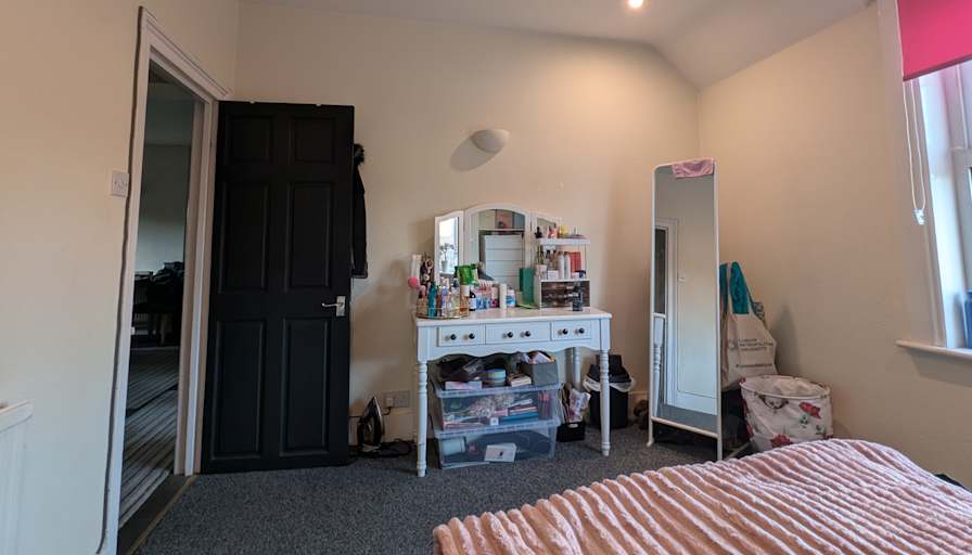 Latifa's room