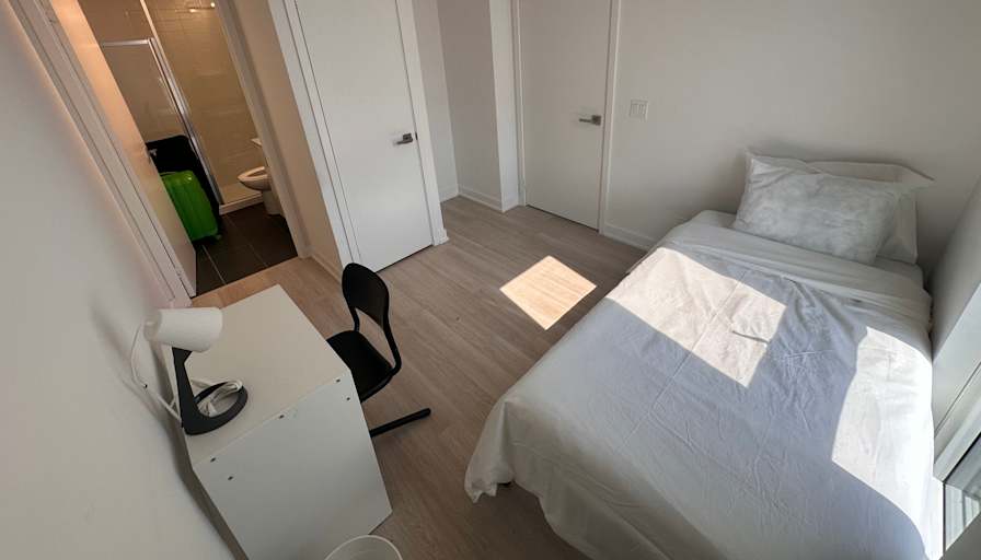 Housingfouryou's room