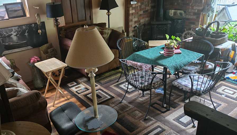 DIANNE BELLIVEAU's room