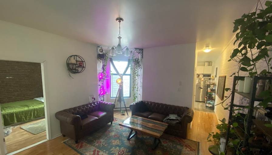 Carlos's room