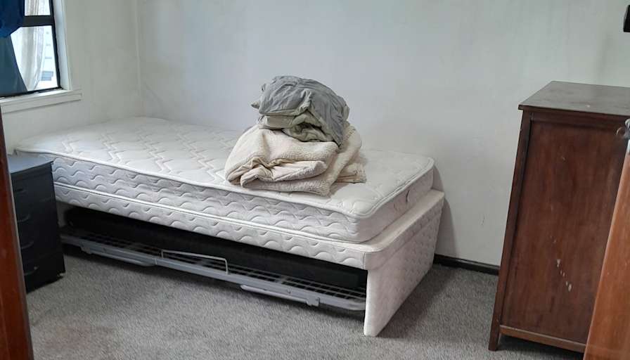nisim's room