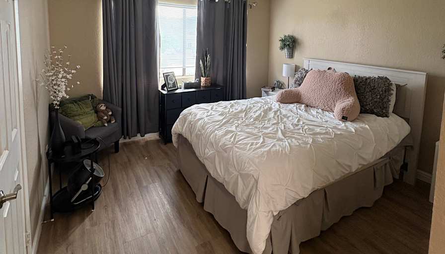 Alexis's room