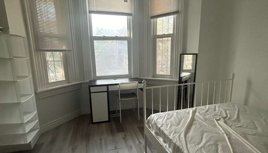 Lolo's room