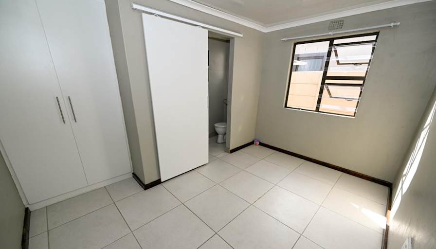 simon's room