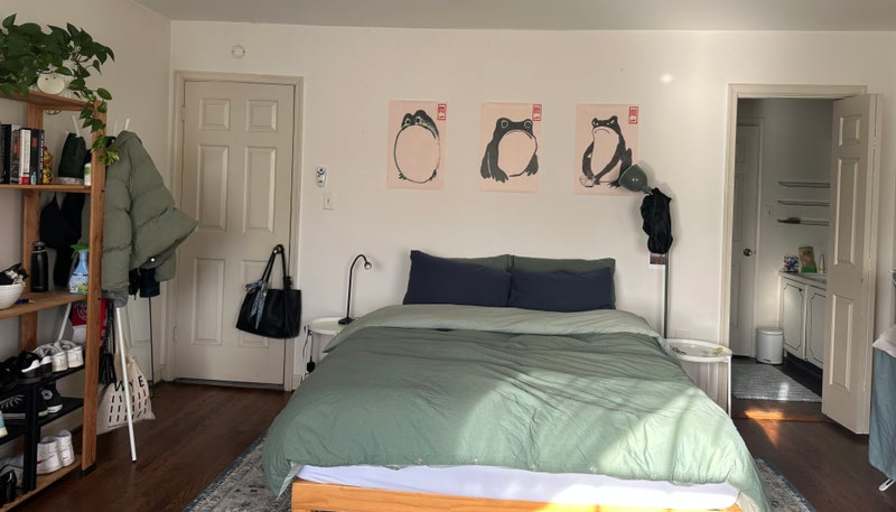 Large room with ensuite bathroom for rent's room