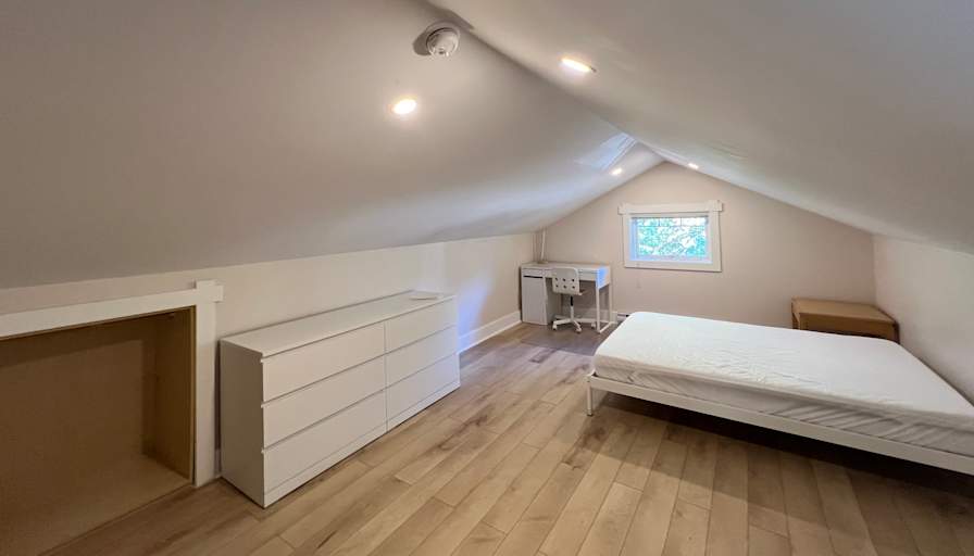 Tran's room