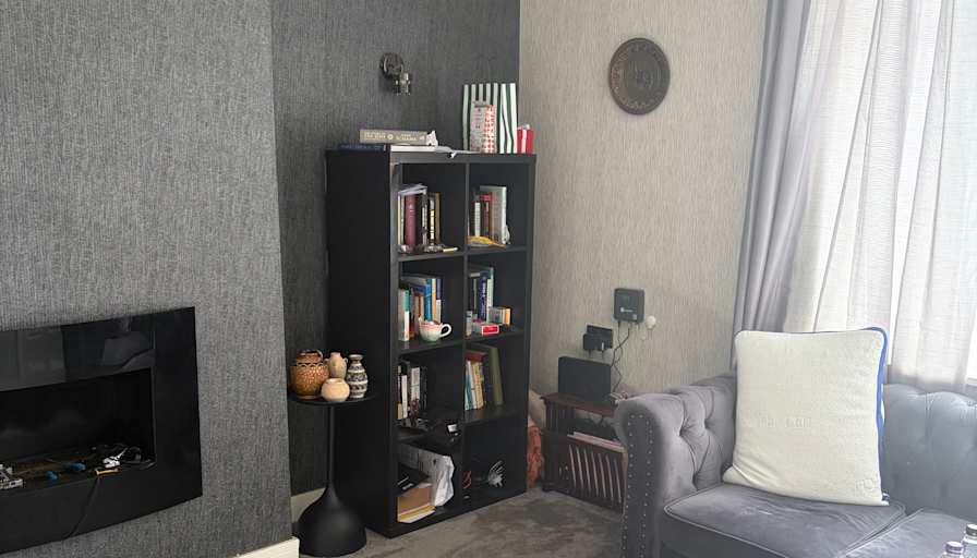 Omar saint's room