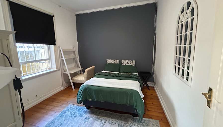 Vernon's room