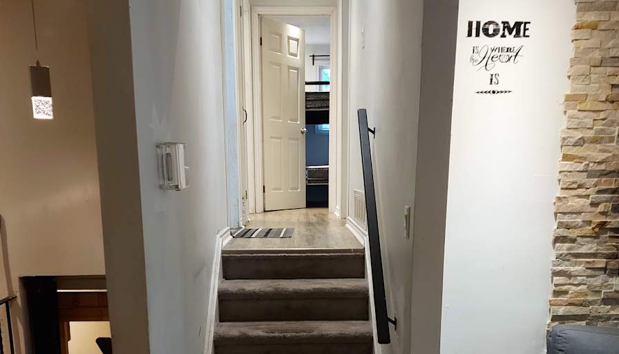 Enzo Rentals's room