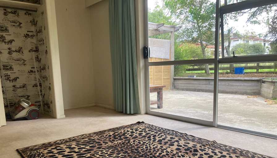 simon's room