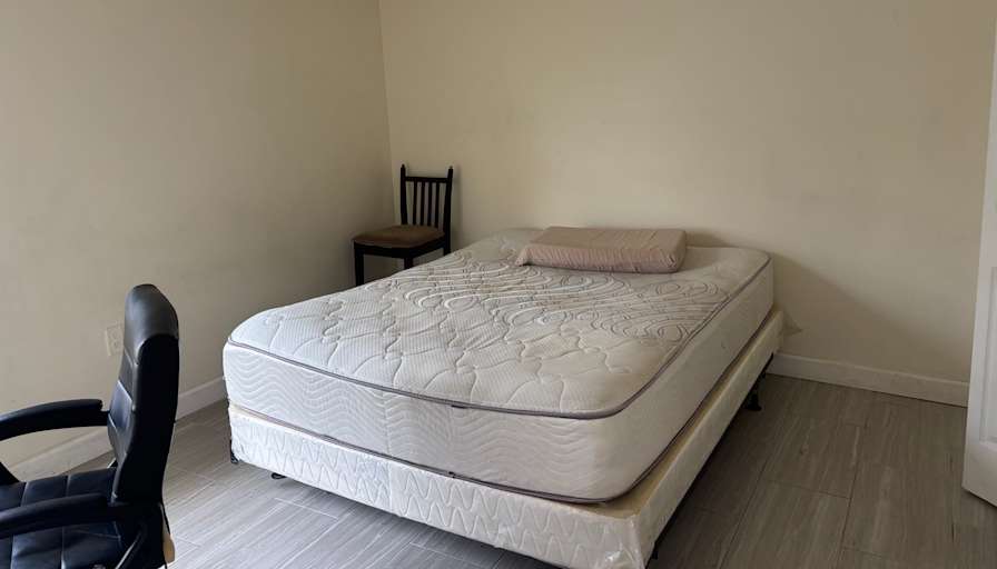 Zhenchao's room