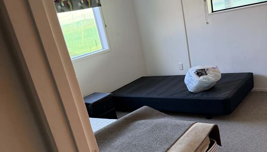 Hari Pathak's room
