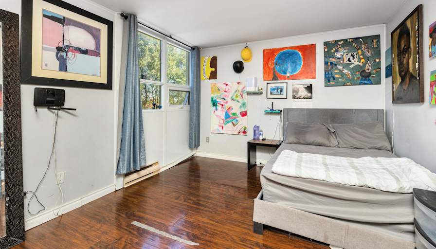 Bob's room