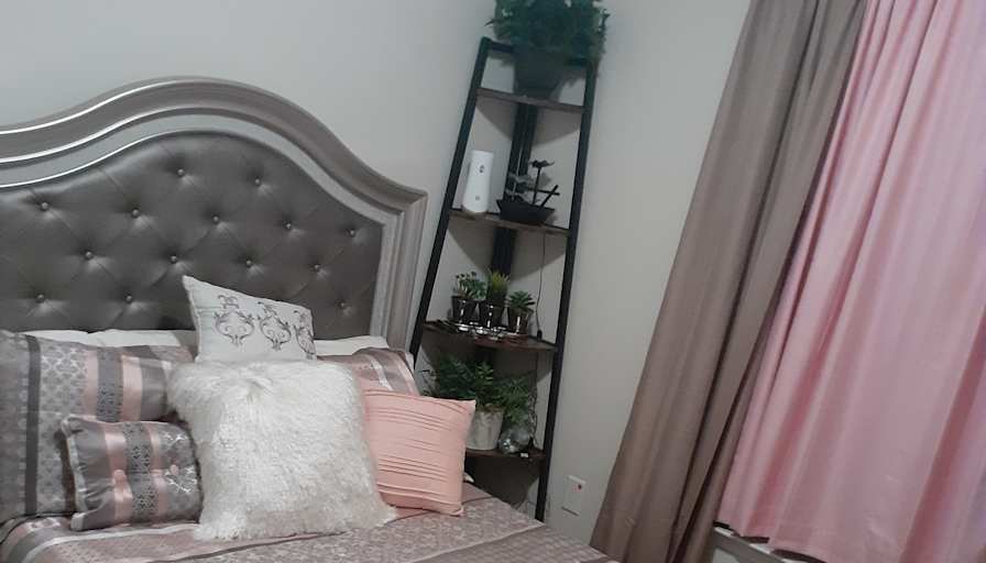 Moe's room