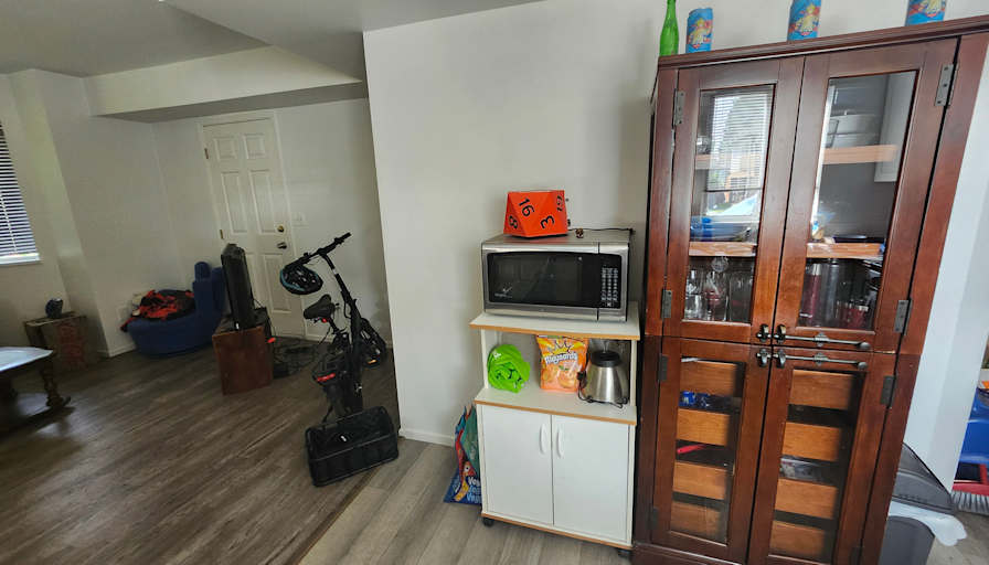 Bon's room