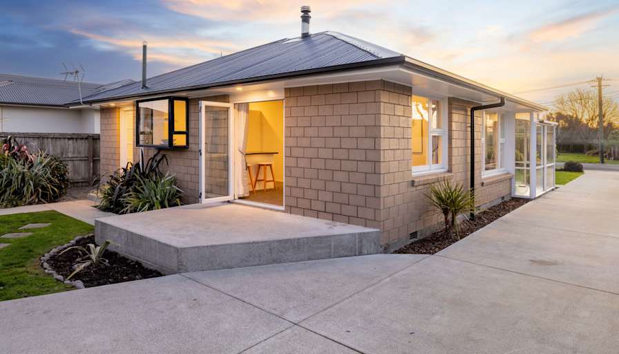 Furnished room in a house · Avondale, Canterbury 8061-1