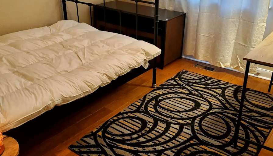 Desh Alexander's room