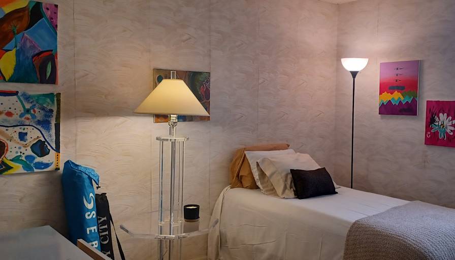Dee Jones's room