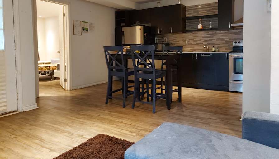 Enzo Rentals's room