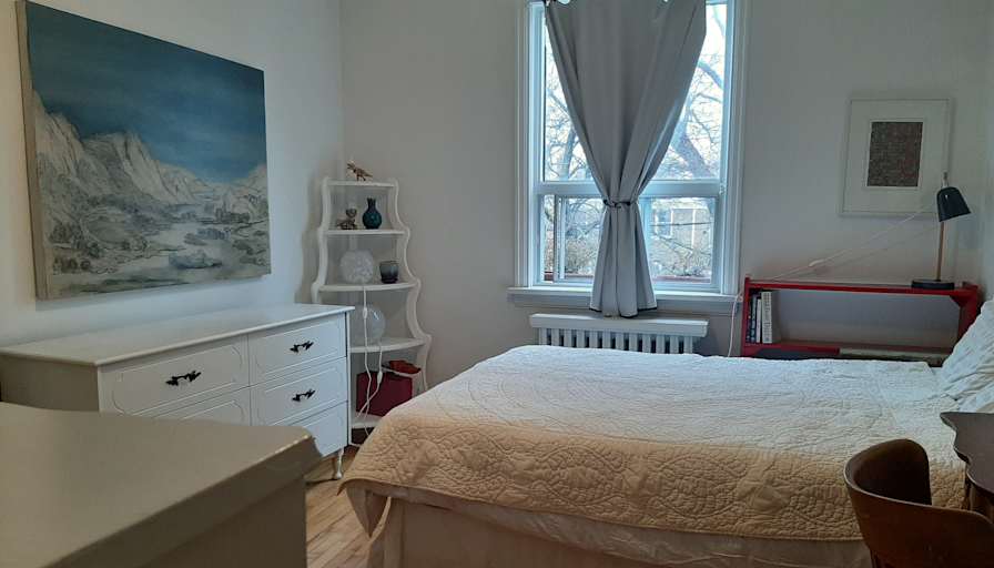 Mirna's room