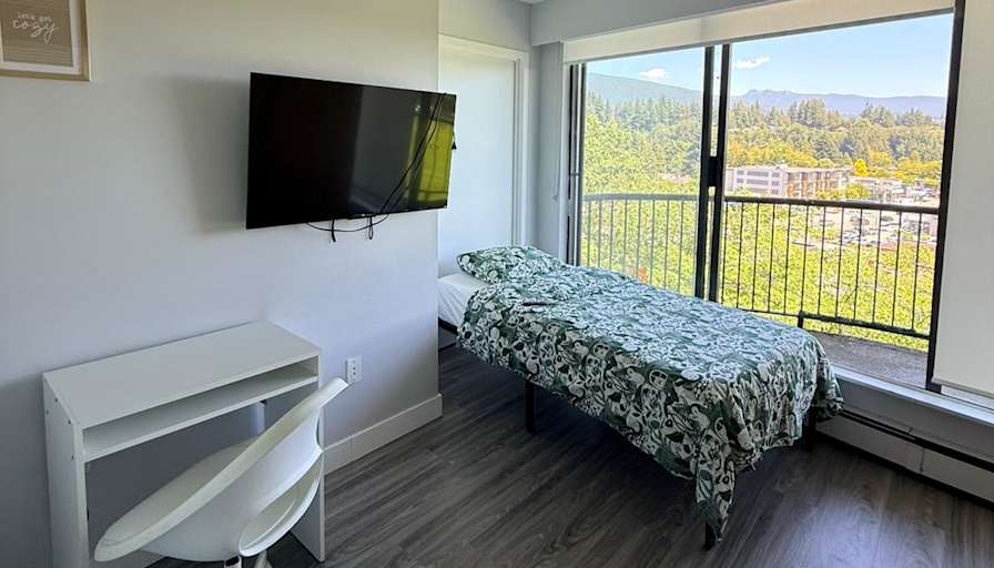 Oybek's room