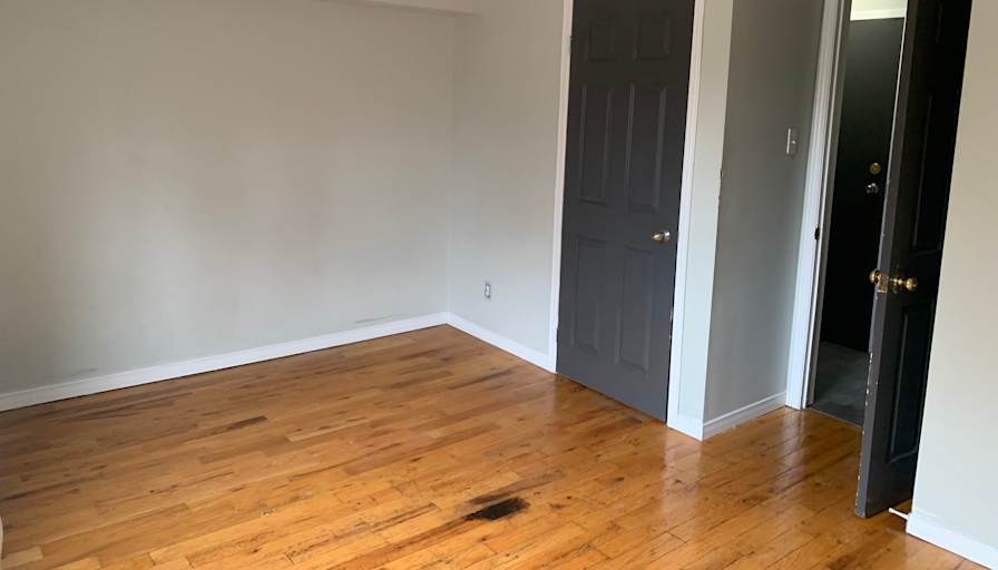 C Y's room