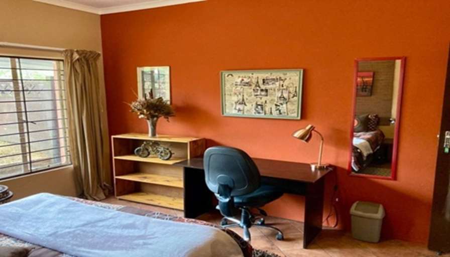 Jos Michele Milne's room