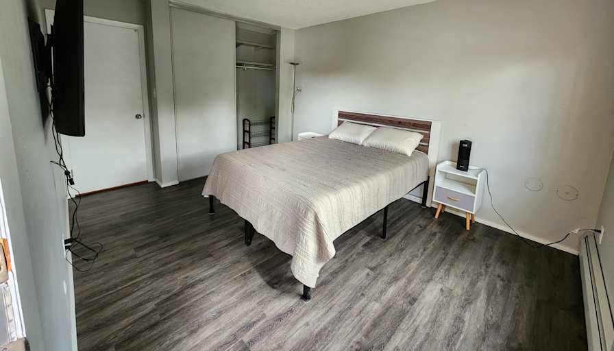 THALIA MORALES's room
