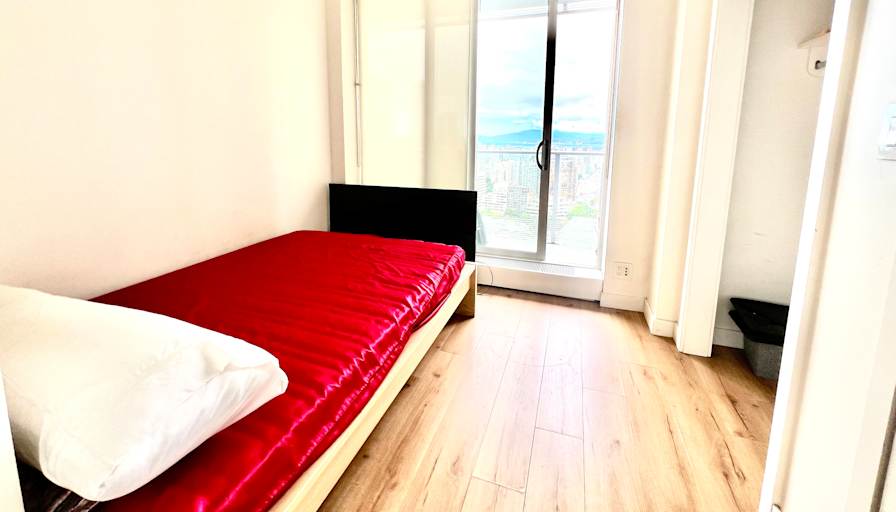 Lee's room