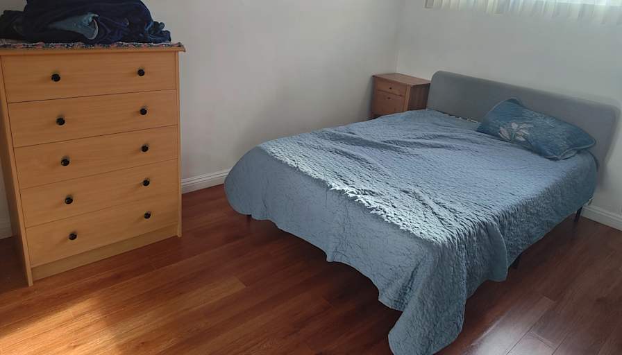 Burbank Room's room