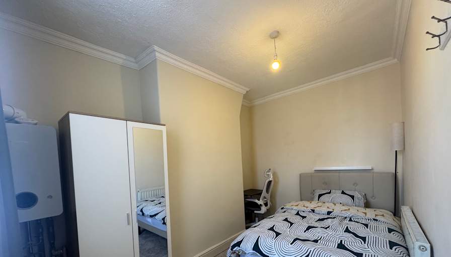 Mehrdad Teymourifar's room