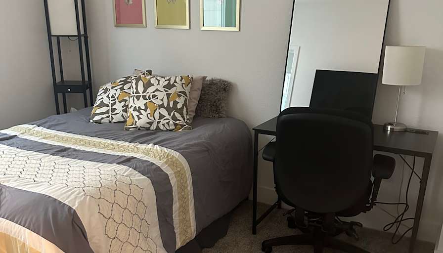 Mondi's room