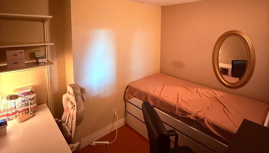 Melinda Liu's room
