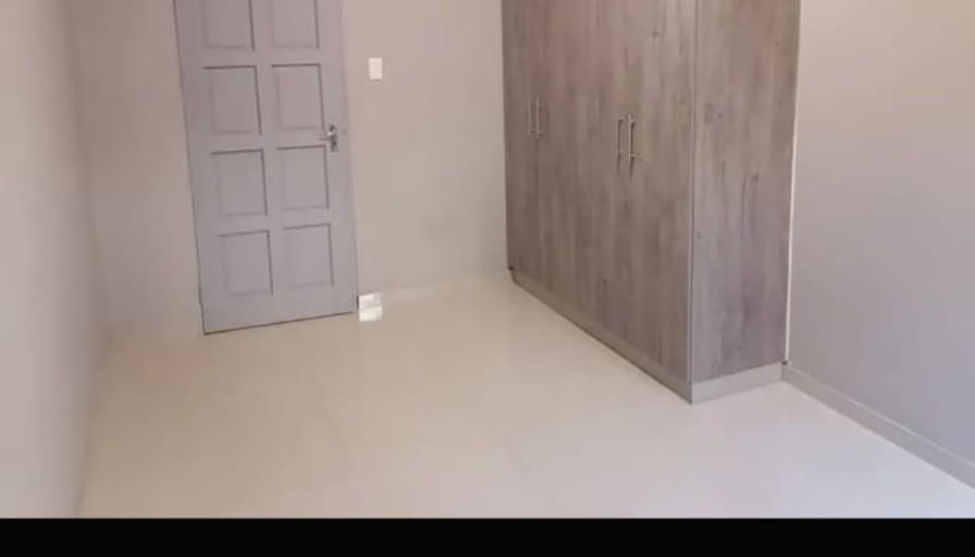 Enhle's room