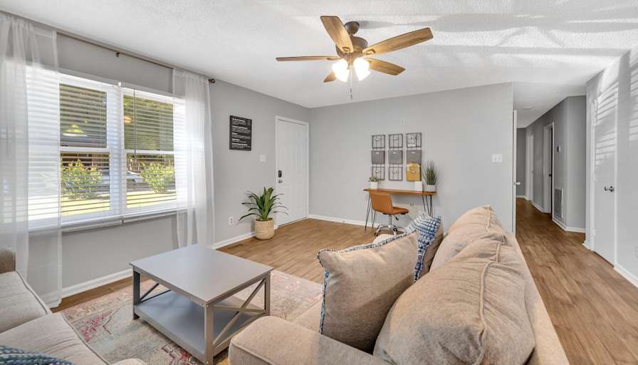 lifedoorrentals's room