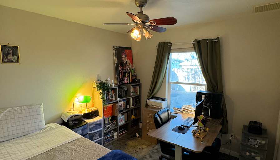 Luis's room