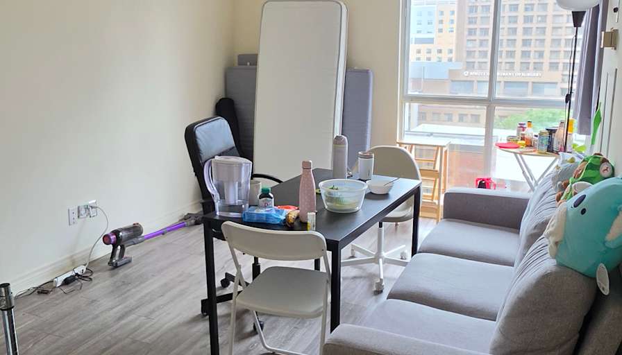 Jisu's room