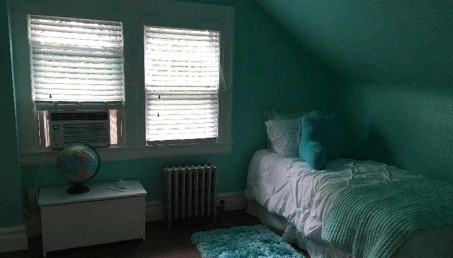 Elisa's room