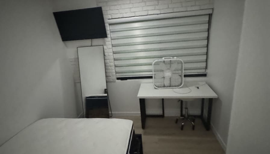 Bronzz's room