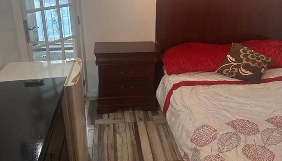 Room for rent's room