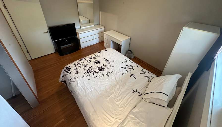 Meron's room