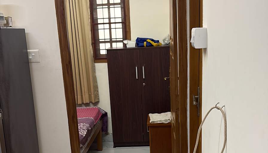 Tom's room