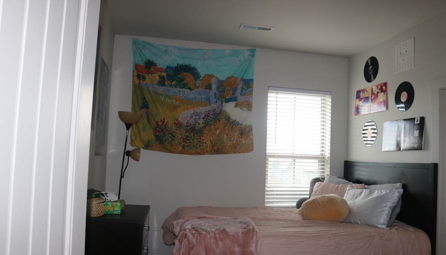 Lensa's room