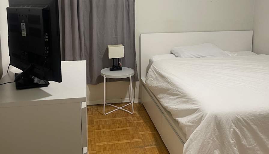 ROOM FOR RENT's room