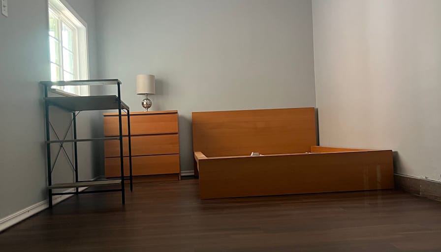 Yen's room