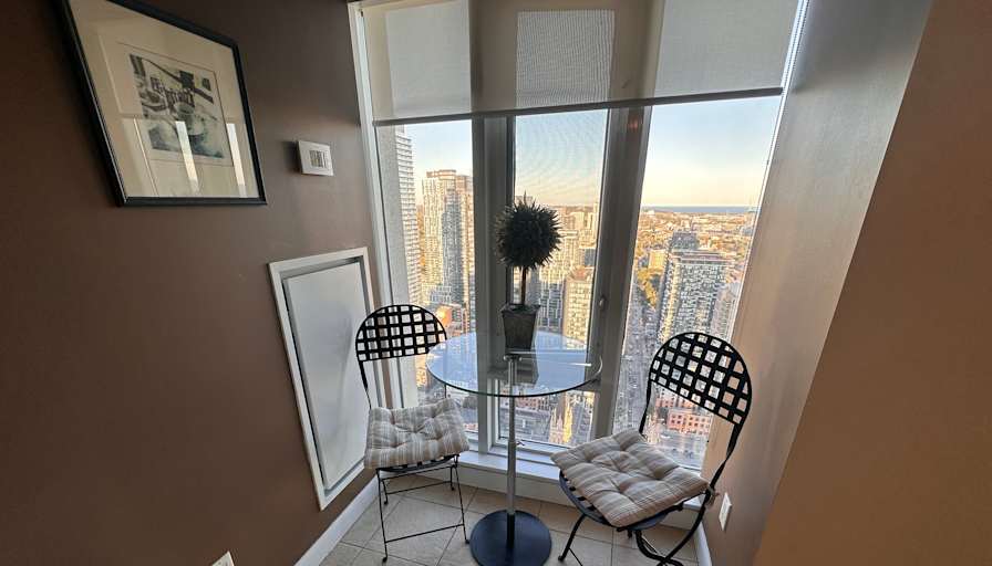 Housingfouryou's room
