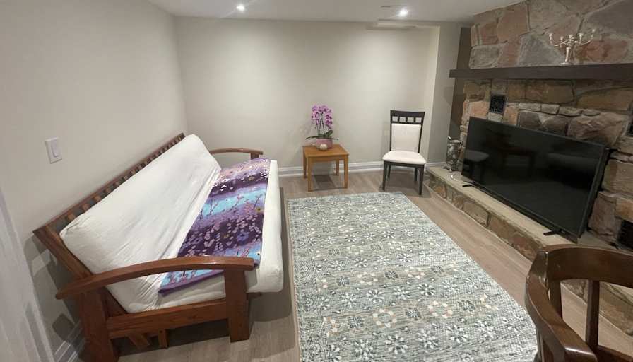 Mohammad Keramati Moezabad's room
