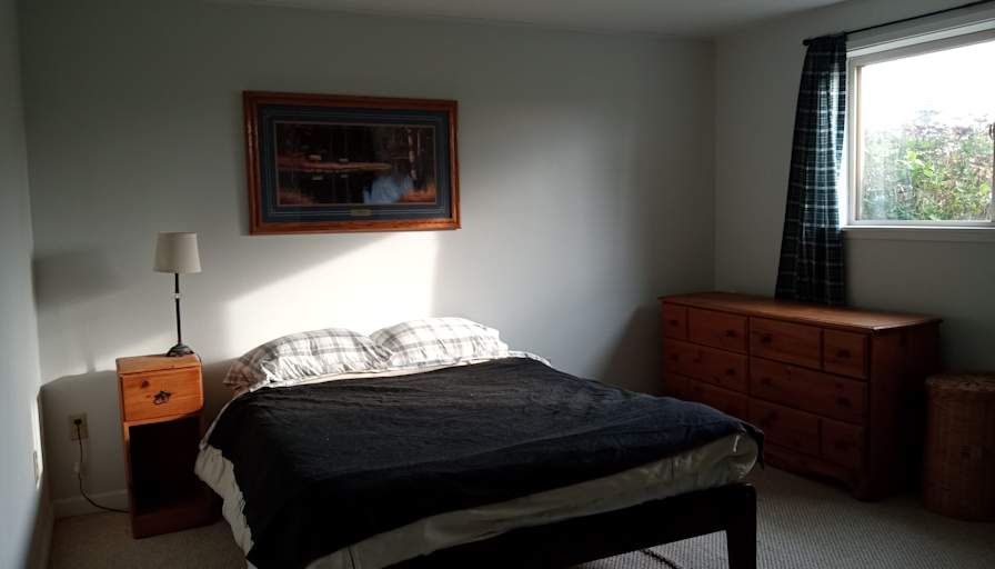 V.'s room