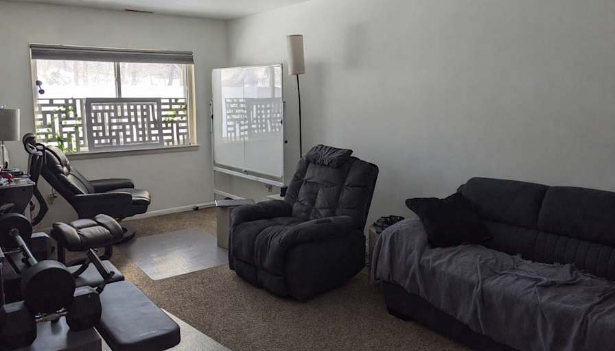 PRIVATE BEDROOM - Danbury - Connecticut - Office - Music - Craft Studio's room